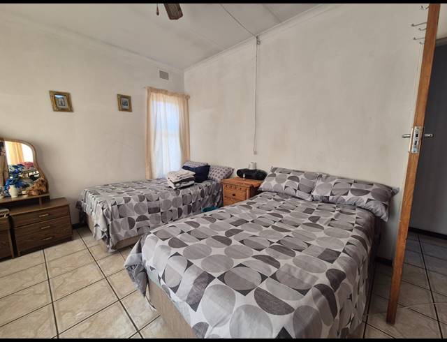 3 BEDROOM FREEHOLD FOR SALE IN VANDERBIJLPARK CE 5